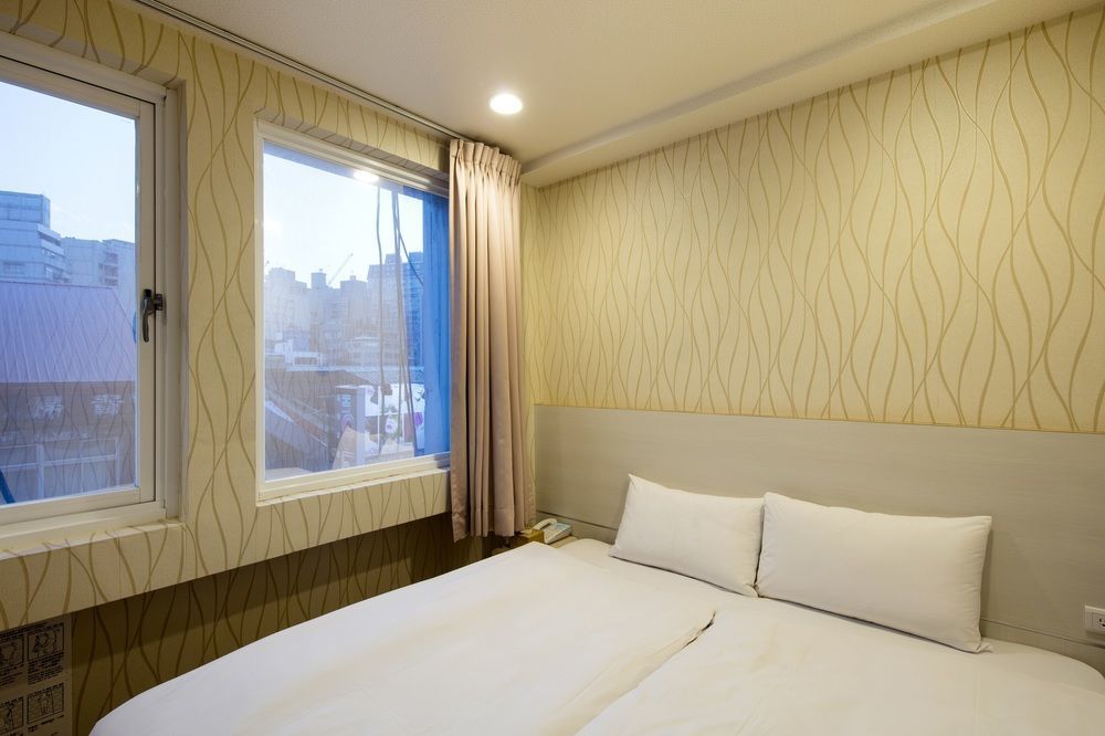 Tomorrow Hotel Taipei Esterno foto